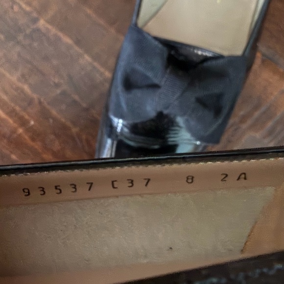 Salvatore Ferragamo Black Verne Leather Bow Flats - Picture 4 of 5